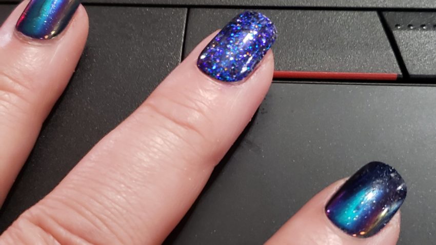 pretty, sparkly blue nails